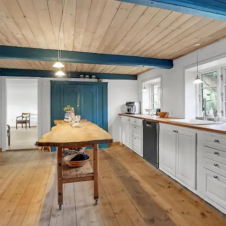 Vakantiehuis 8 Bedroom Beautiful In *